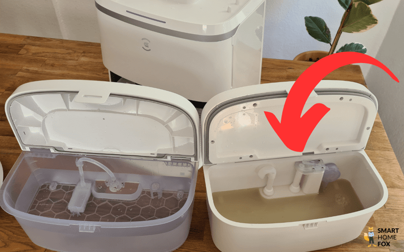Виден контейнер для грязной воды пылесоса ECOVACS DEEBOT T30 PRO OMNI.
